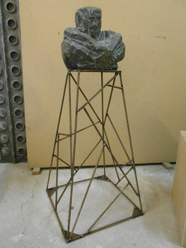 Skulptur mit Stahlsockel