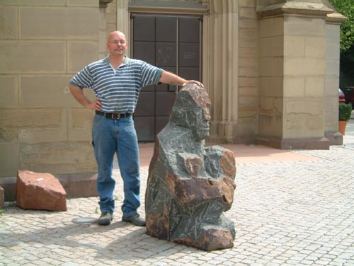 KH with sculpture in front of the church