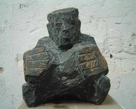 Sitzende Figur, Basalt